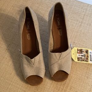 TOMS Women's Beige Peep Toe Wedges NWT